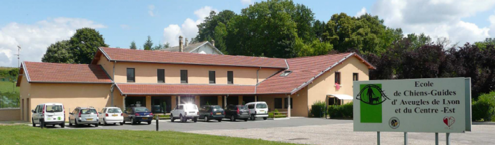 Vue extérieure de l'Ecole de Chiens Guides d'Aveugles de Lyon et du Centre-Est