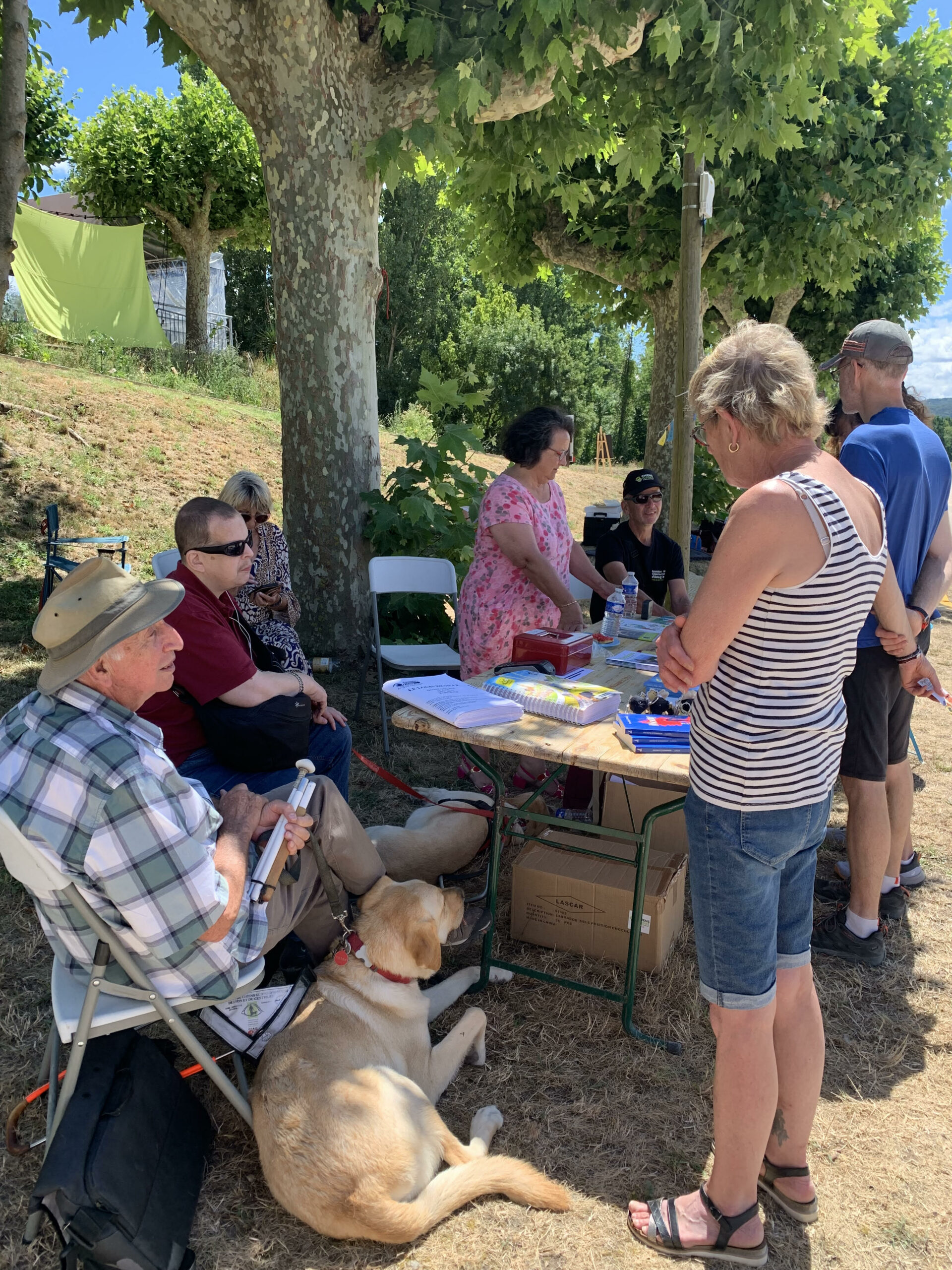 Partir en livre, le stand Chiens Guides à Parcieux