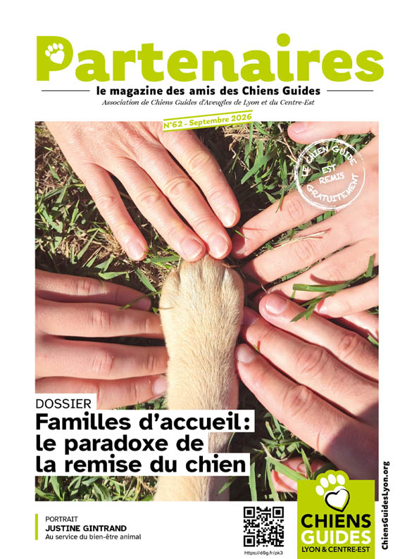 Couverture du magazine Partenaires n° 62. Une patte de chien encadrée de 4 mains humaines.